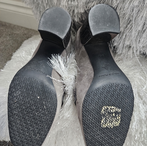 Barely worn Donald Pliner grey two tone with buckle/alligator style chunky heel - Picture 8 of 16